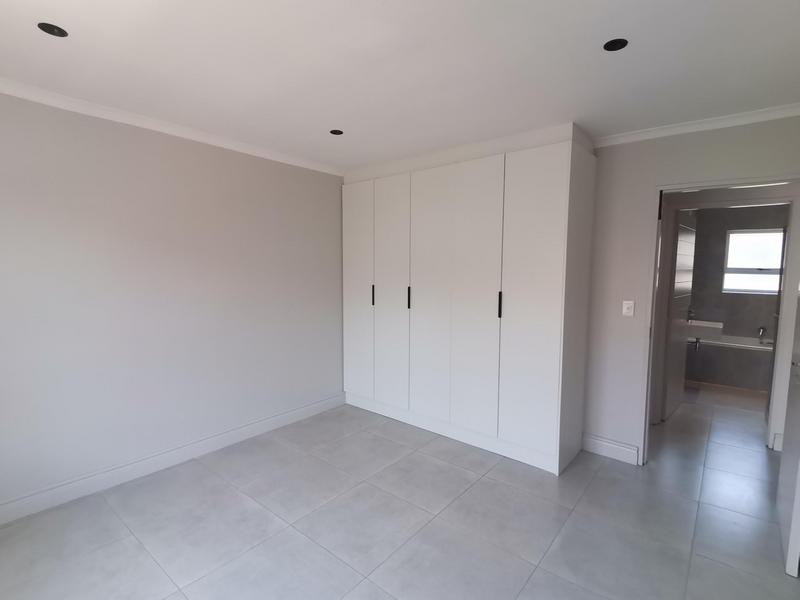 2 Bedroom Property for Sale in Goodwood Central Western Cape